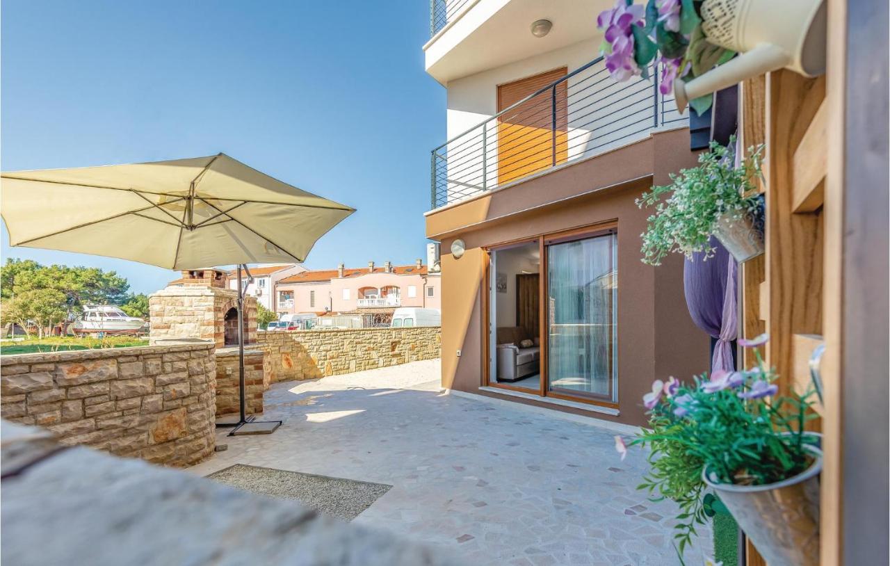 Lovely Apartment In Medulin With Kitchen Exterior foto