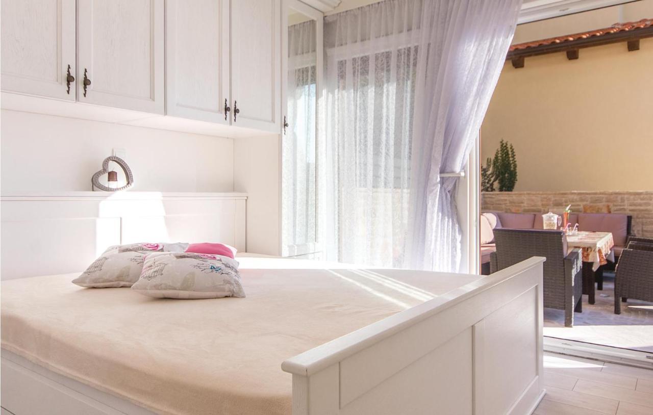 Lovely Apartment In Medulin With Kitchen Exterior foto