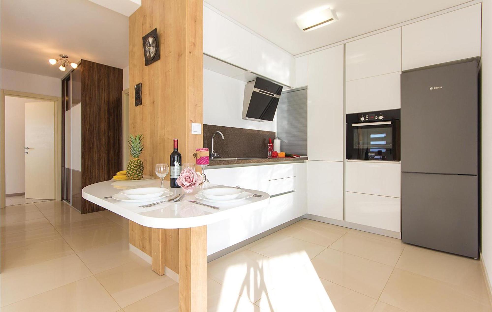 Lovely Apartment In Medulin With Kitchen Exterior foto