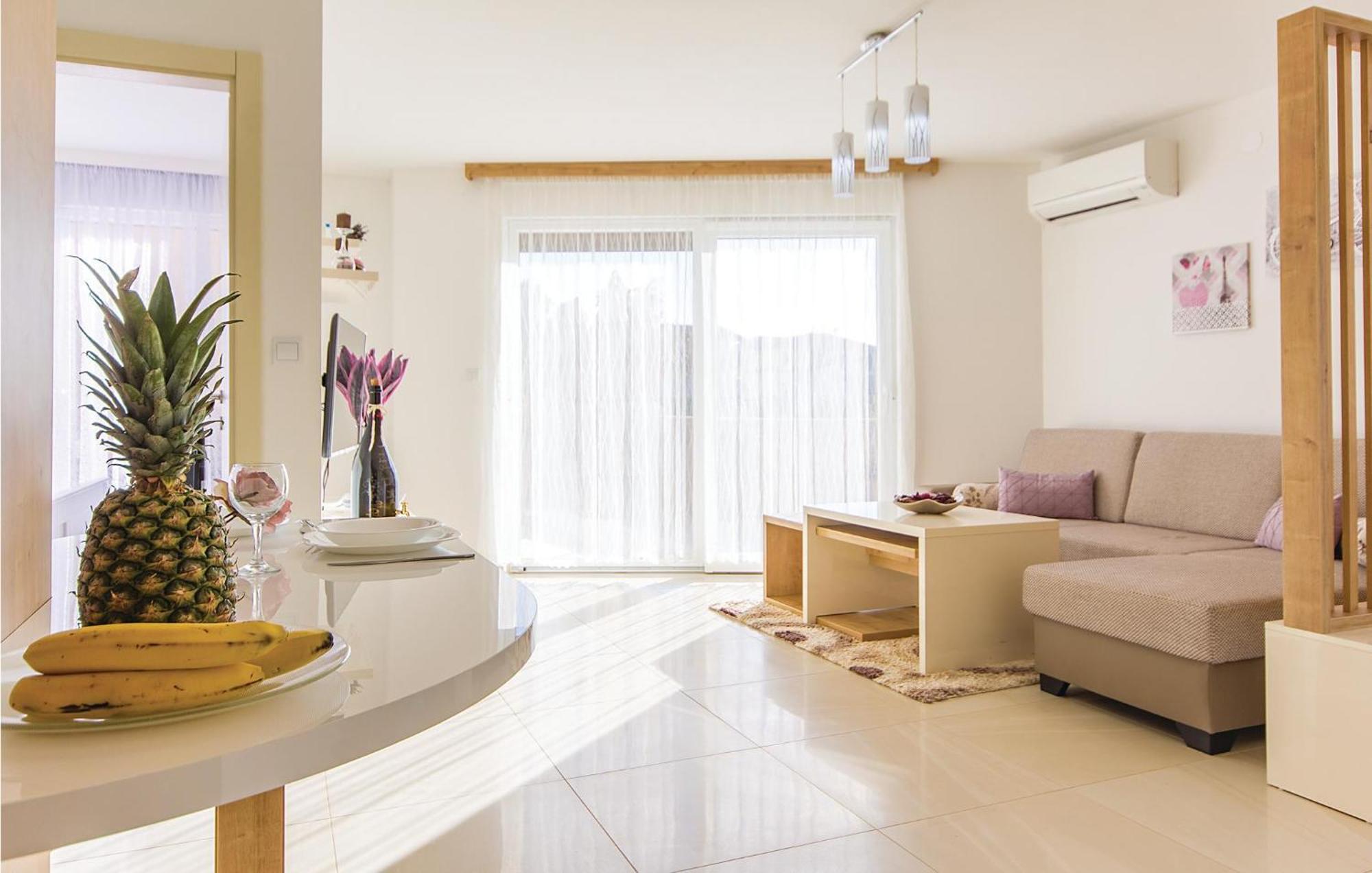 Lovely Apartment In Medulin With Kitchen Exterior foto