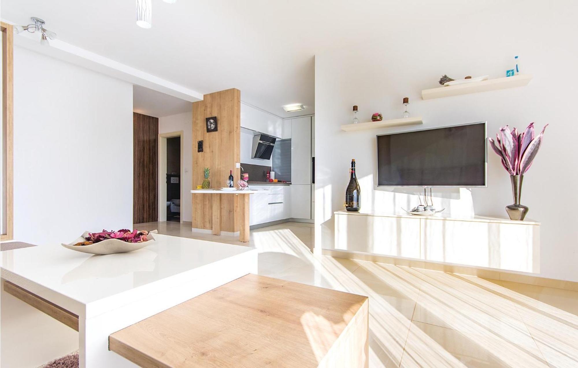 Lovely Apartment In Medulin With Kitchen Exterior foto