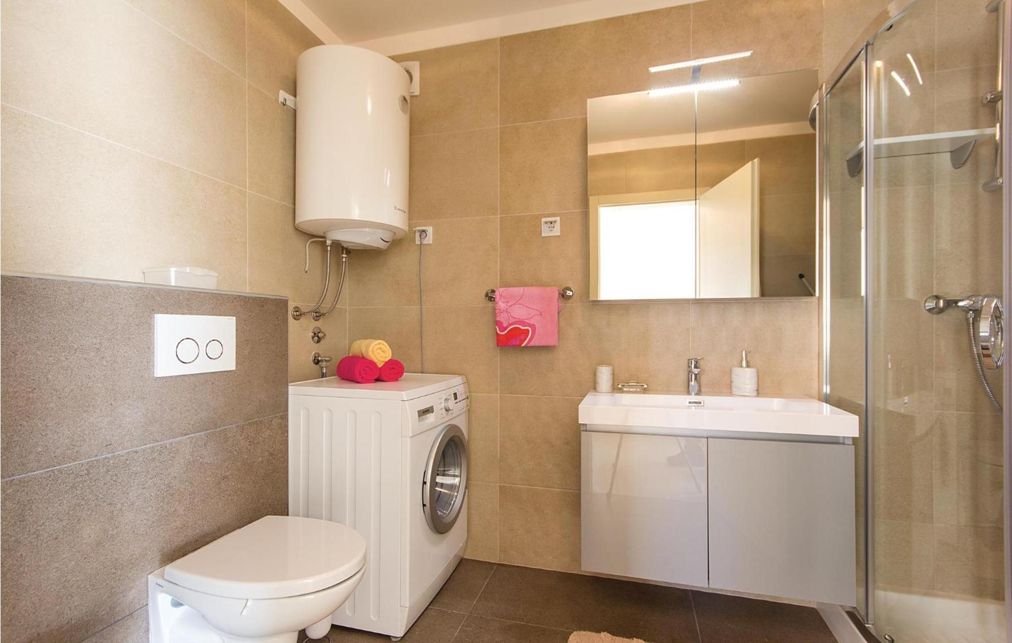 Lovely Apartment In Medulin With Kitchen Exterior foto