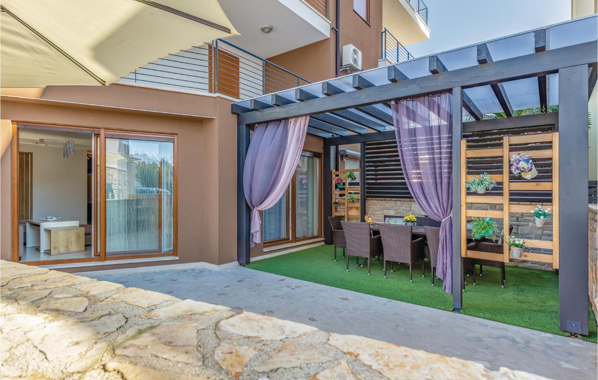Lovely Apartment In Medulin With Kitchen Exterior foto